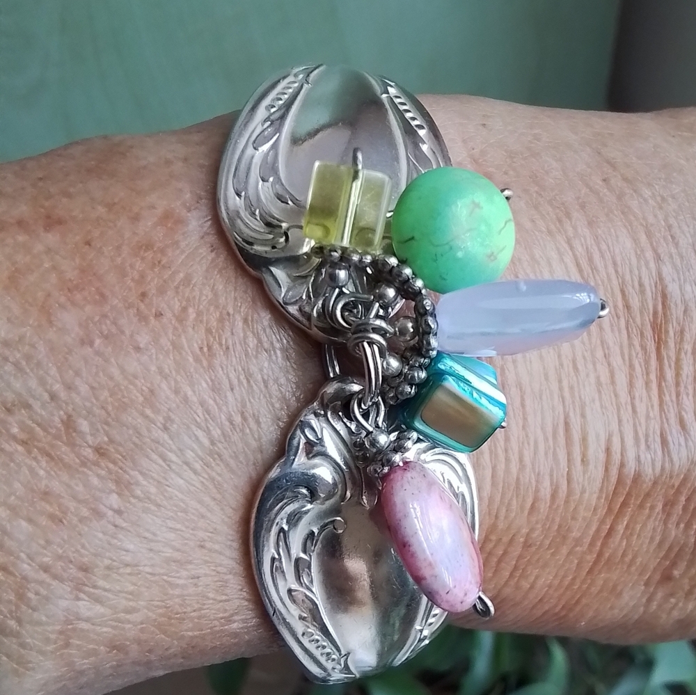 Vintage Oneida Handmade Spoon Bracelet With Gemstones - Picture 7 of 7